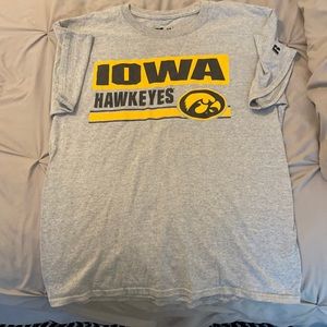 Iowa Hawkeyes Russell Size Medium T-shirt
